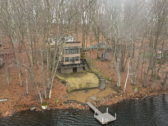 3rd image of 60 Lake Sargent Dr