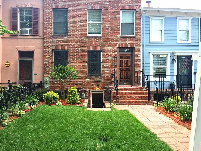726 Maryland Ave NE — Photo 2