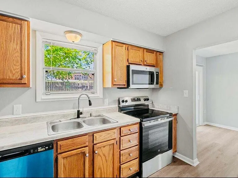 3500 Warwick Dr #27 — Photo 8