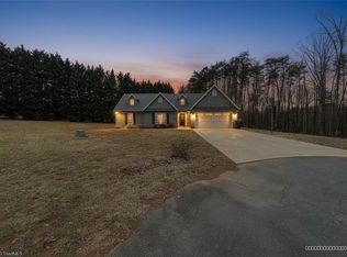 1029 Lee Acres Dr, Walnut Cove, NC 27052