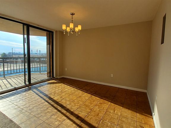 4th image of 224 Harmon Cove Tower #224