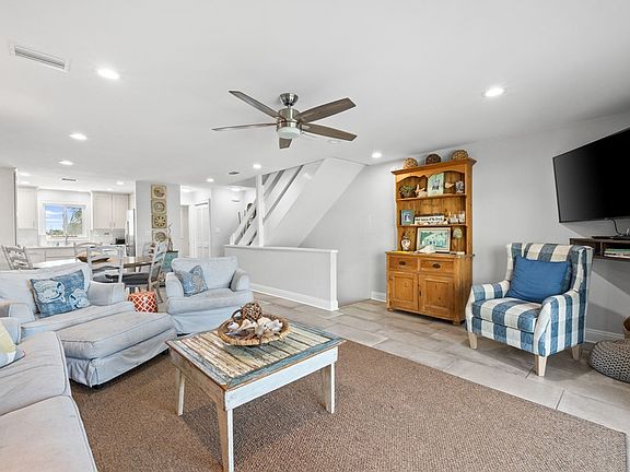 5th image of 163 Sandpine Dr