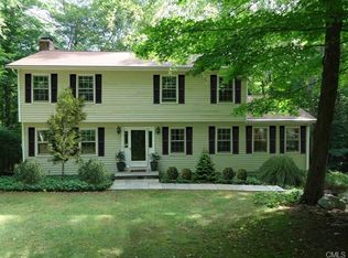 24 Fulling Mill Ln, Ridgefield, CT 06877
