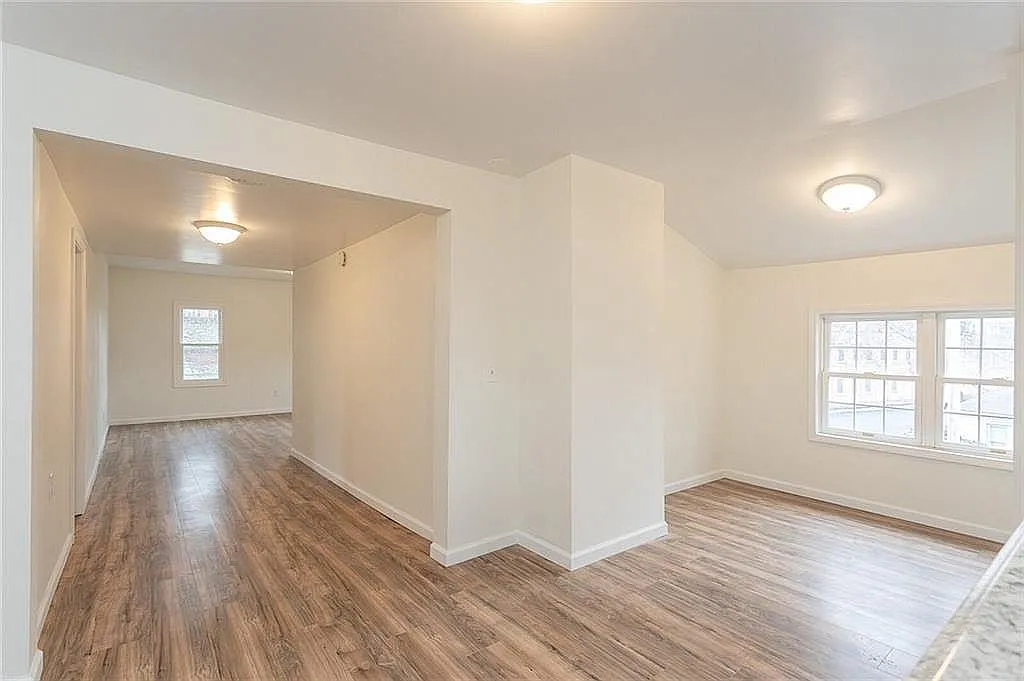 2 bed, 1000 sqft, $1,525 — Photo 3