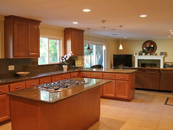 View of Kitchen into FR