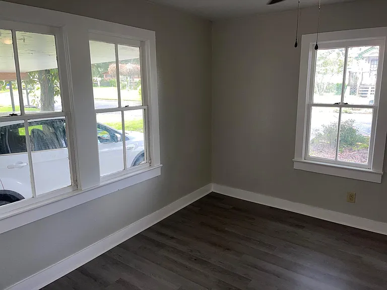 1313 Parkview Dr — Photo 16