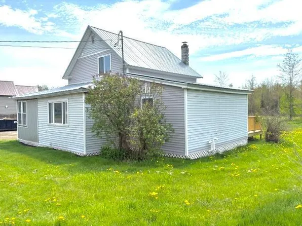 44 Lagrange Road, Howland, ME 04448