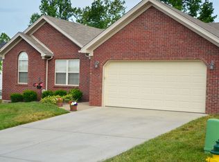 3803 Crown Ridge Ln, Jeffersonville, IN 47130