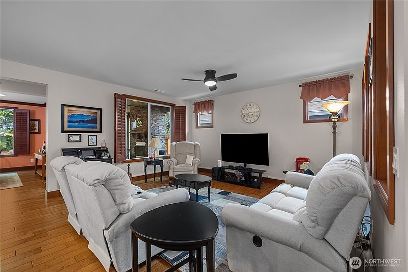 5th image of 4805 Meriwood Drive NE