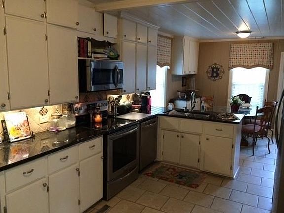 2nd image of 1921 Glen Oaks Ln