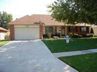 1736 SW Arrowhead Rd, Topeka, KS 66604