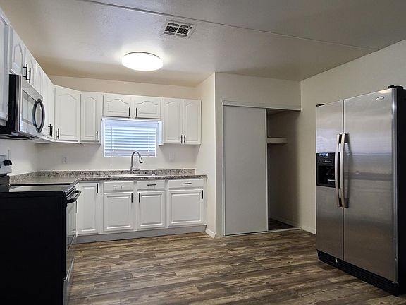 5th image of 5137 W EARLL Drive