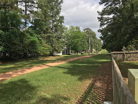 3rd image of 2851 Whitman Dr