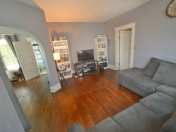 5th image of 611 6th Ave