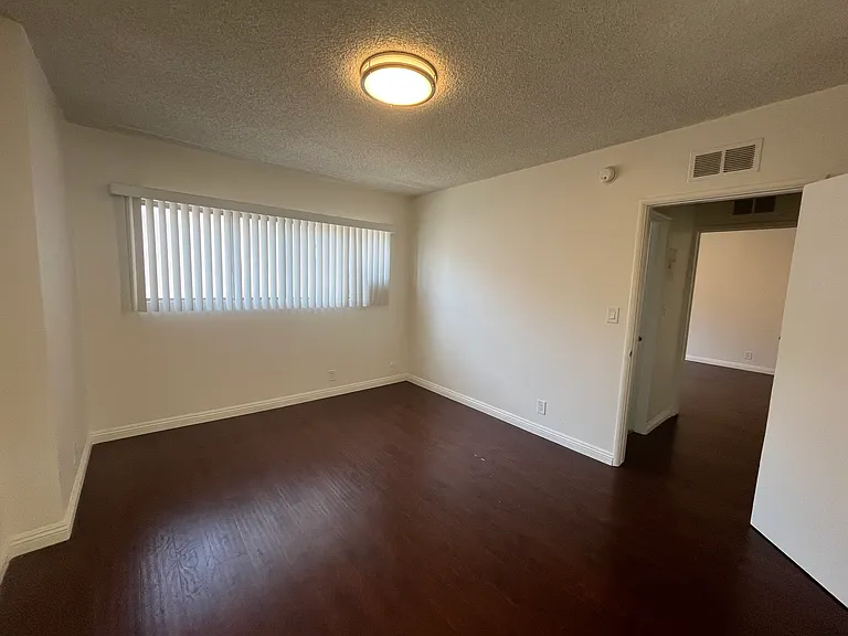 812 N Martel Ave #10 — Photo 12