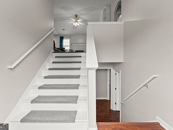 3rd image of 1104 Hummingbird Way