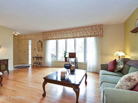2nd image of 10833 Laramie Ave