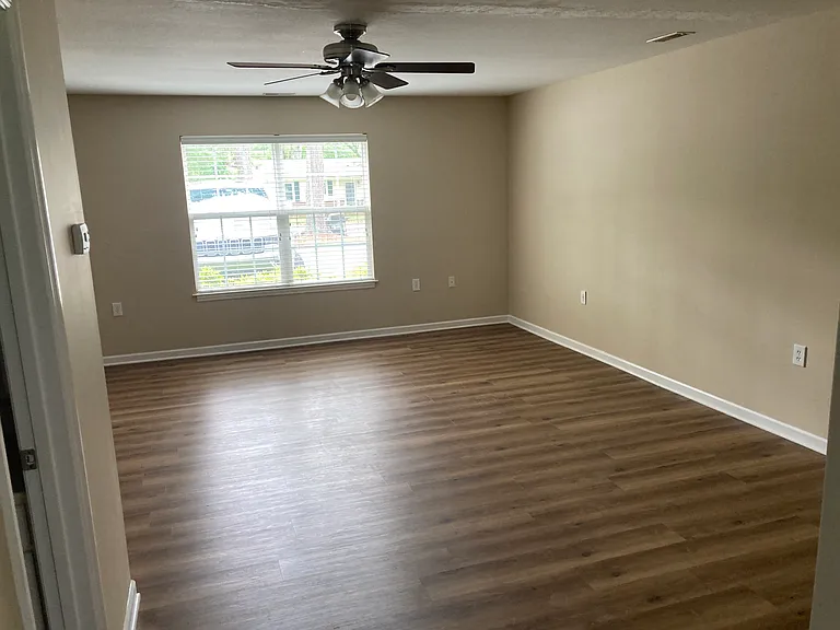3031 Julian Dr NE — Photo 3