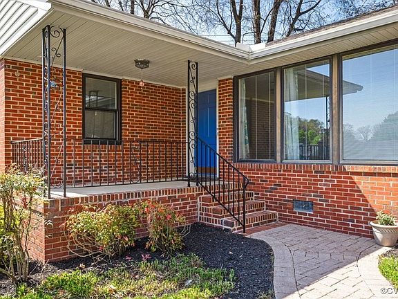 3rd image of 2200 Sommie Ln