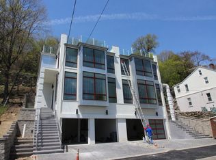 16 Oakdene Ter #B, Edgewater, NJ 07020