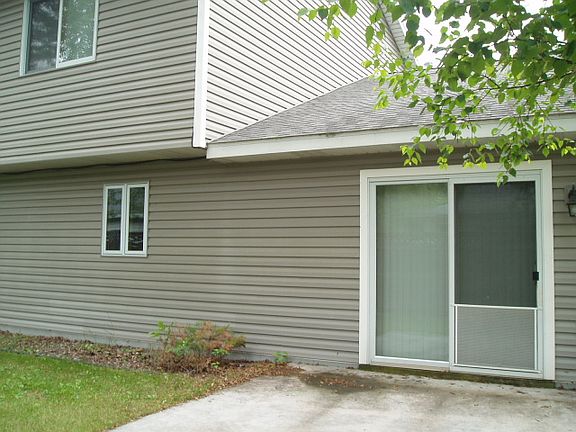 2nd image of 401 Schachtner Street Somerset