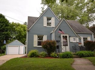 515 Roosevelt Dr, West Bend, WI 53090