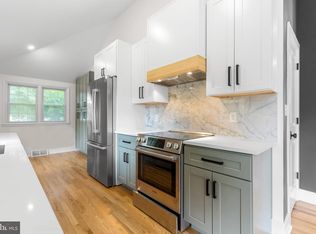 8 Breeze Hill Rd, Wilmington, DE 19807