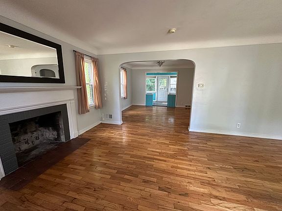 5th image of 1326 Colorado Ave SE