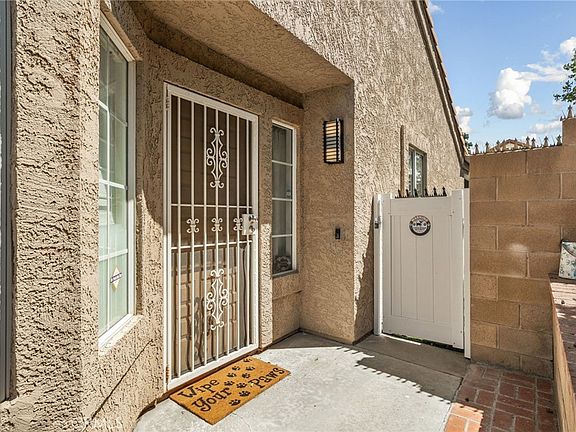 3rd image of 990 Windsong St