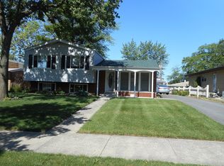 1028 Charing Cross Rd, Lombard, IL 60148