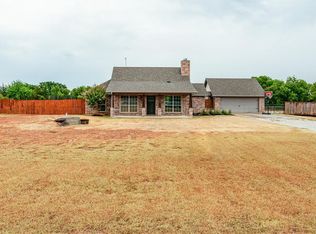 1027 Ladybird Ln, Azle, TX 76020