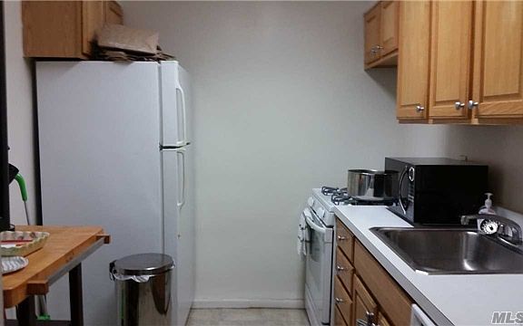 3rd image of 854 E Broadway APT 4S