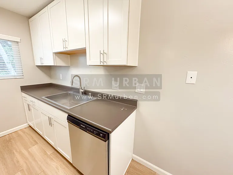2870 Broadway #8 — Photo 3