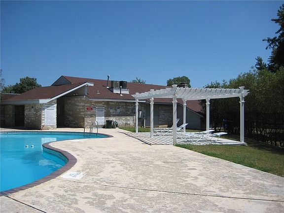 4th image of 1404 Bill Carroll Dr
