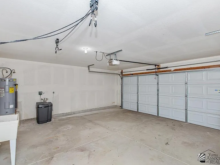 1287 S Fresno Ave — Photo 16