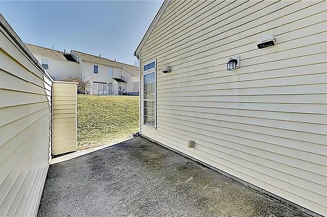 5990 Fox Point Cir — Photo 11