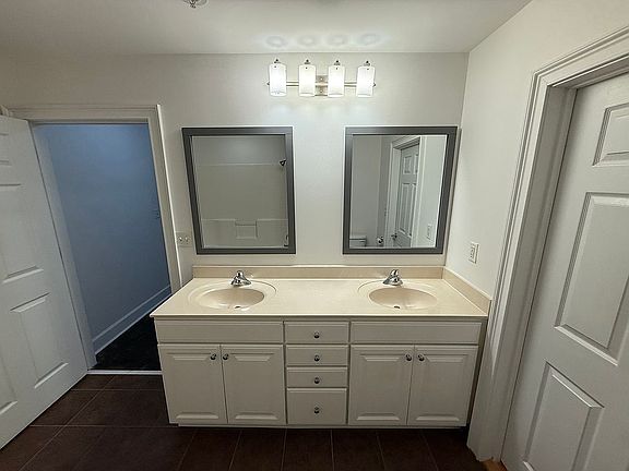 5th image of 1520 Main St Unit 2