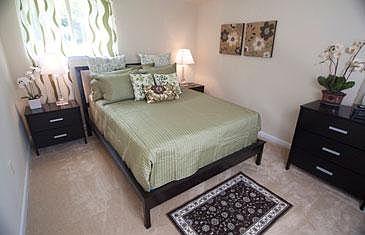 4th image of 19 Montrose Manor Ct APT A