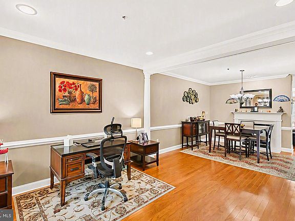 3rd image of 110 Meadow View Ln