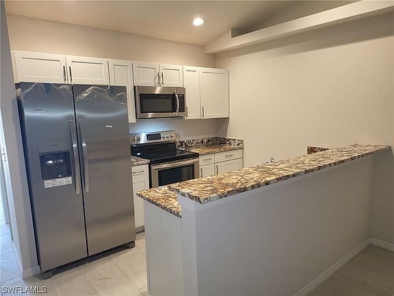 3rd image of 2114-2116 NE 6th St