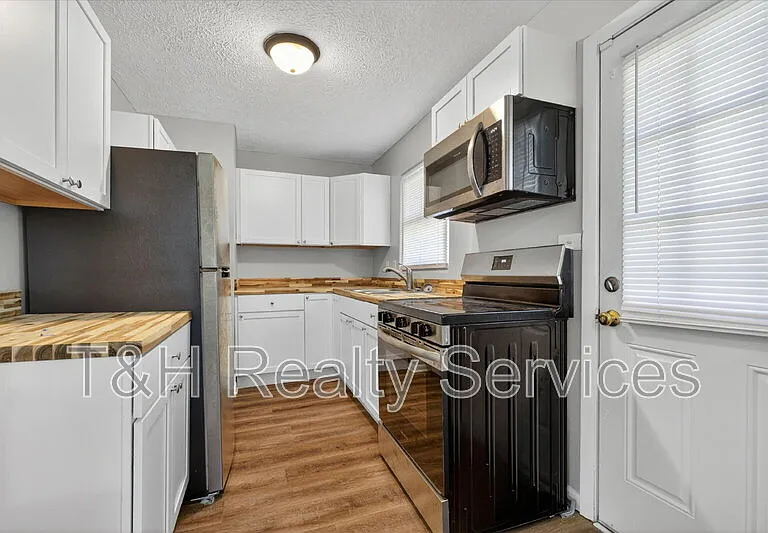 3836 Priscilla Ave — Photo 8