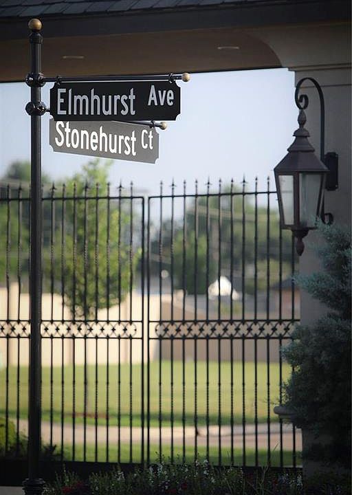 2nd image of 8412 Stonehurst Ct