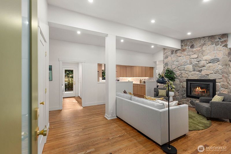 3rd image of 4215 Island Crest Way