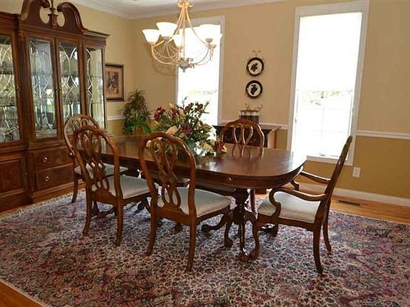 4th image of 819 River Forest Dr