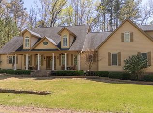1240 Point Grand Dr, Savannah, TN 38372