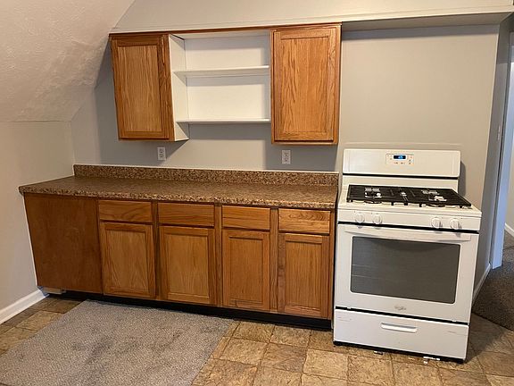4th image of 140 Eastern Ave NE #0