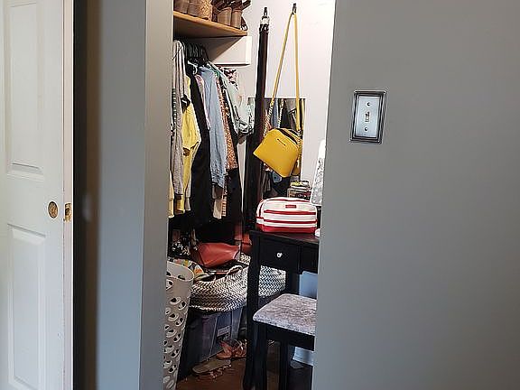 3rd image of 405 Hilltop Dr