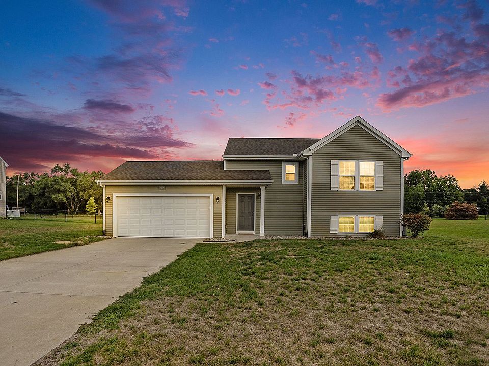 1st image of 11237 Meadow Wood Cir