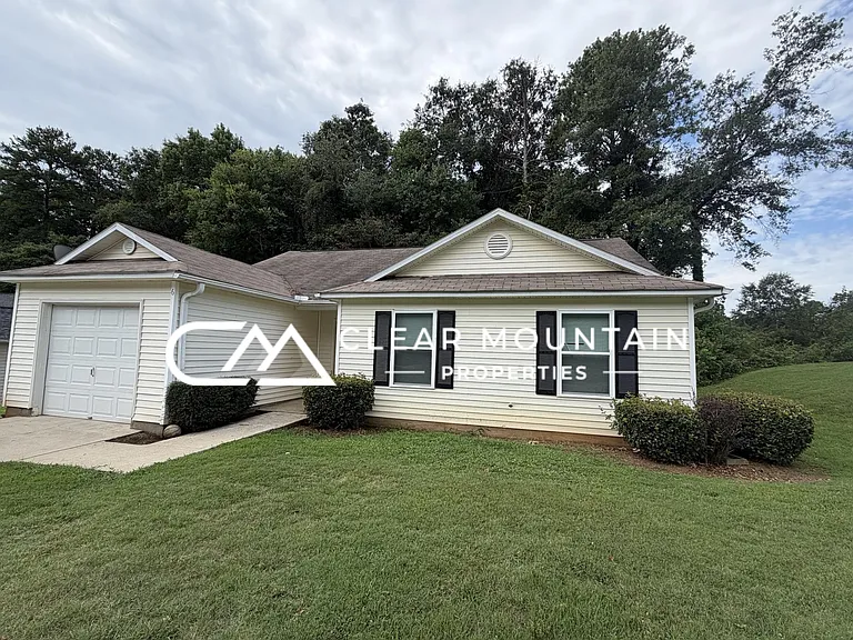 Spacious 4-Bedroom, 2-Bath Single-Family Home! — Photo 1