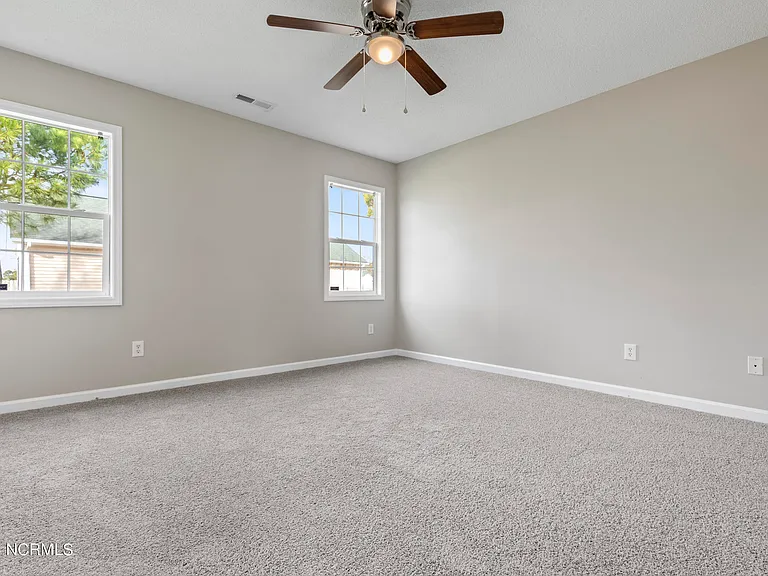 305 Foxridge Ln — Photo 17